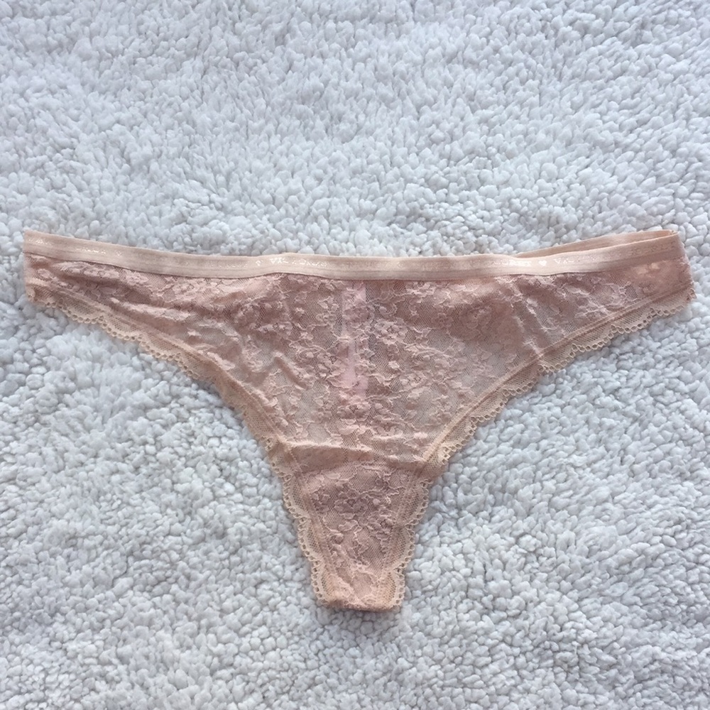 NWT Victoria’s Secret Lace Thong Panty